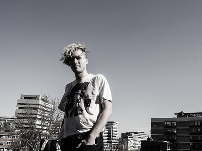 Artiest Xander van Dijck begon zijn eigen boekingskantoor