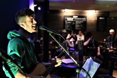  Surprise your loved one with live music on Valentine's Day