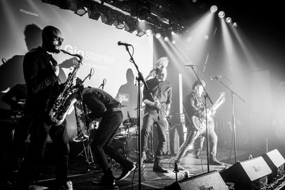 How can artists handle the booking process on Gigstarter? 