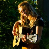 Emma Dina, Singer-songwriter, Akoestisch soloartist