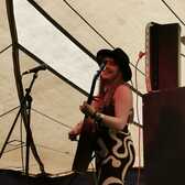 Kayleigh Hall, Akoestisch, Folk, Singer-songwriter soloartist