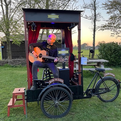 D’n Liedbakker bakfietspodium, Entertainment, Folk, Singer-songwriter soloartist