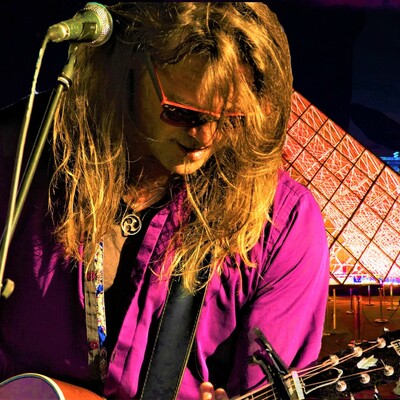 FRANK BLUEKA, Singer-songwriter, Rock, Folk soloartist