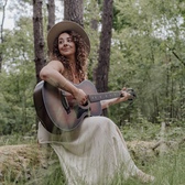 Martina Lucic, Singer-songwriter, Country, Folk soloartist